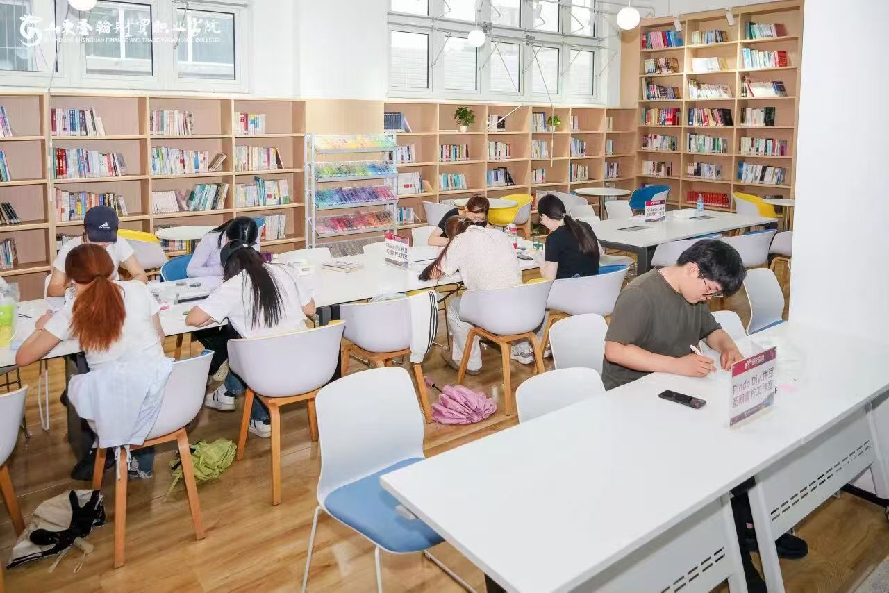 校园图书空间中的拼豆活动