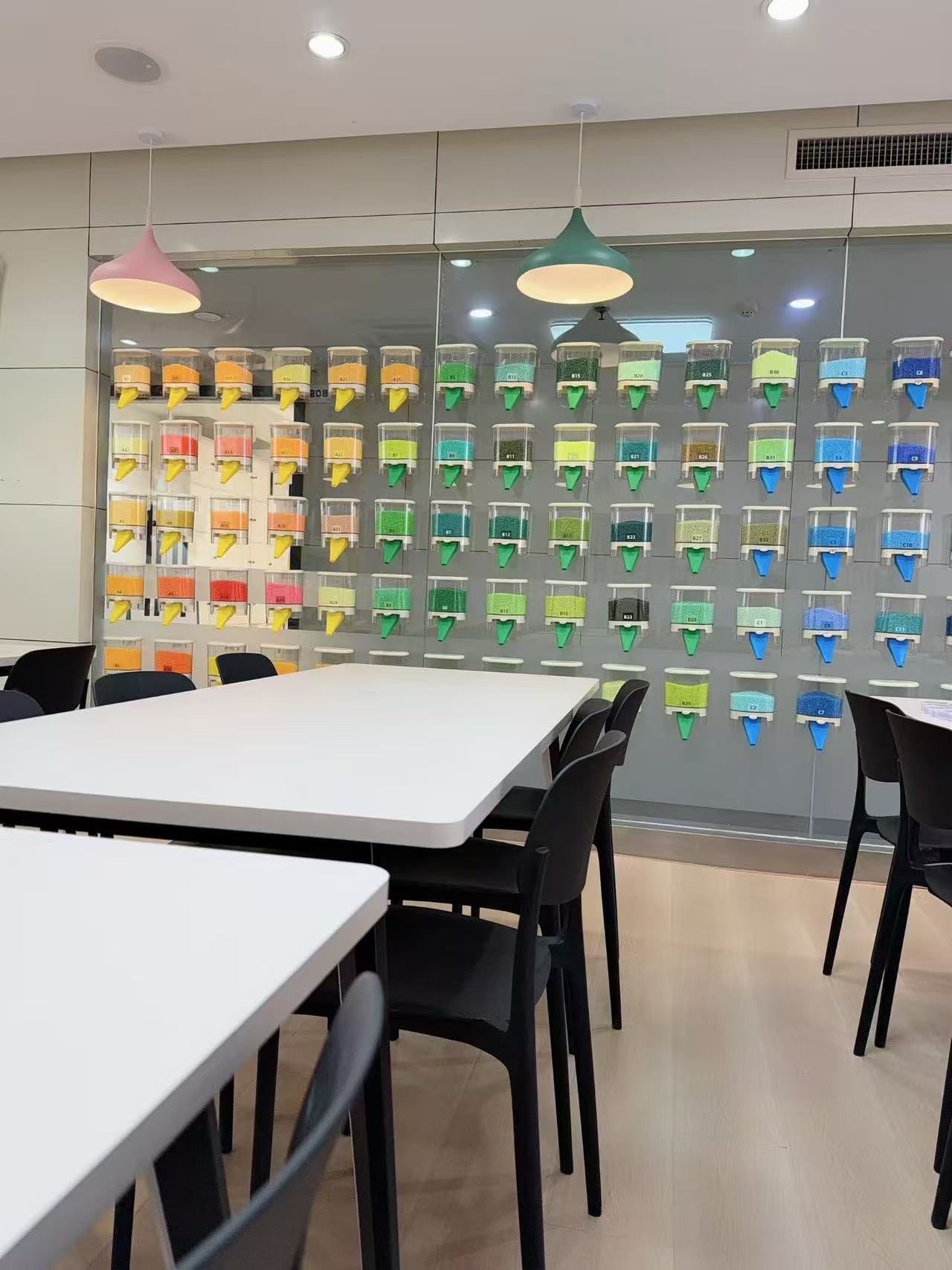 大学城店桌椅与豆架整体空间